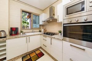 Kuchyň nebo kuchyňský kout v ubytování Alma Prestigia Appartments