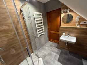 Koupelna v ubytování GórSKI SPA Karpacz I dawniej APOLLO + 31 fotografií