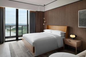 Postel nebo postele na pokoji v ubytování Sheraton Mianyang