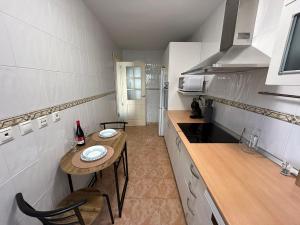Kuchyň nebo kuchyňský kout v ubytování Elviria beach front apartment