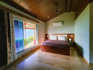 Postel nebo postele na pokoji v ubytování Mysticstays Resort