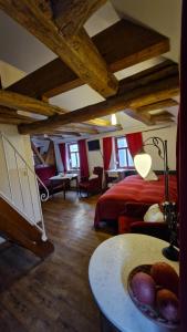 Postel nebo postele na pokoji v ubytování Historisches Apartment in Mühlhausen Thuringia