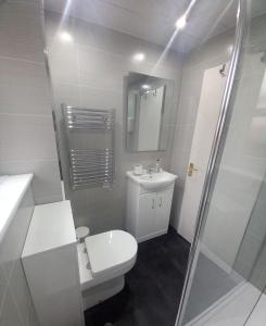 Ένα μπάνιο στο Edinburgh Palace Apartment