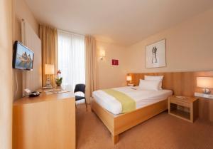 Postel nebo postele na pokoji v ubytování Hotel St Elisabeth