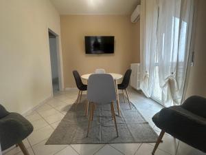 a dining room with a white table and chairs at DooR48 in Novara