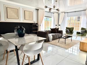 Setusvæði á Luxury Redefined Home