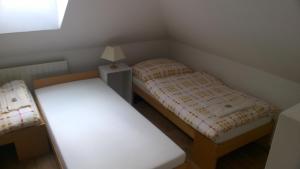 Una cama o camas en una habitación de Hotýlek.eu