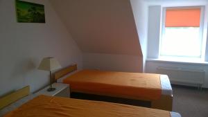 Una cama o camas en una habitación de Hotýlek.eu