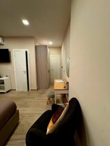 TV a/nebo společenská místnost v ubytování Two Rooms Napoli