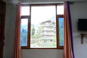 TV in/ali zabaviščno središče v nastanitvi Rest N Ramble - Manali
