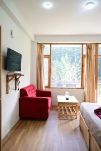 TV in/ali zabaviščno središče v nastanitvi Rest N Ramble - Manali