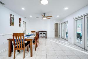 Fotografie z fotogalerie ubytování Pool and Game Room Spacious Brandon Home v destinaci Brandon