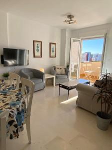 TV a/nebo společenská místnost v ubytování 3 bedroom penthouse close by Parque de la Paloma Benalmádena