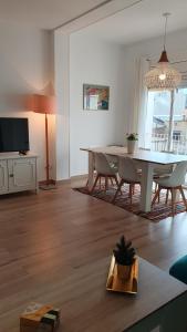TV a/nebo společenská místnost v ubytování Apartamento nuevo en Terrassa Centro