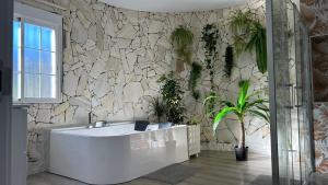 A bathroom at Villa yasleni