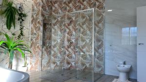 A bathroom at Villa yasleni