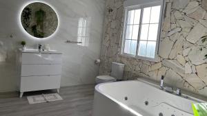 A bathroom at Villa yasleni