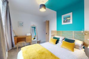 Postel nebo postele na pokoji v ubytování Kynance Cottage - Pendour