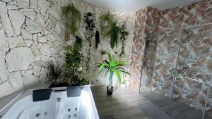 A bathroom at Villa yasleni
