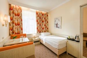 Postel nebo postele na pokoji v ubytování Hotel Scherer + 37 fotografií