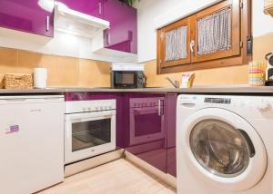 Kuchyňa alebo kuchynka v ubytovaní El Aljibe de San Cipriano - Apartamentos Aloha Toledo