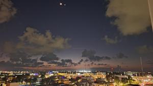 Γενική άποψη της πόλης Πλάγια Ντελ Κάρμεν ή θέα της πόλης από  αυτό το ξενοδοχείο διαμερισμάτων