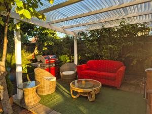 Χώρος καθιστικού στο Delightful 1 bedroom tiny house, unique and memorable +6 φωτογραφίες