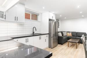 Dapur atau dapur kecil di Oxford Suites