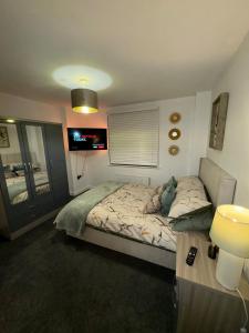 Voodi või voodid majutusasutuse Idyllic Riverside Retreat toas