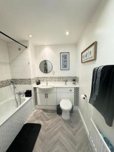 Vannituba majutusasutuses Idyllic Riverside Retreat