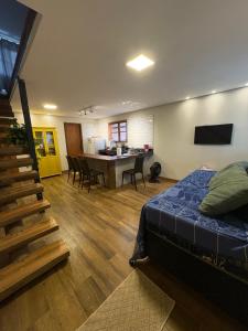 TV a/nebo společenská místnost v ubytování Govinda House