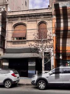 two cars parked in front of a building at Beautiful stay in Abasto-Recoleta-R-M in Buenos Aires