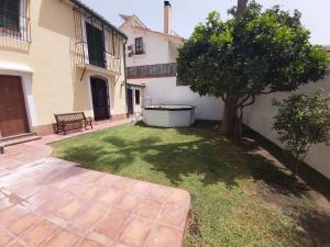 Taman di luar Andalusian Beach House