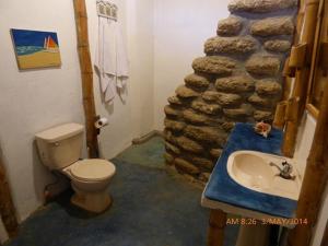 A bathroom at Kasa Pelikanos