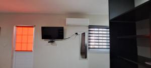TV a/nebo společenská místnost v ubytování Tres Palmas Departamentos
