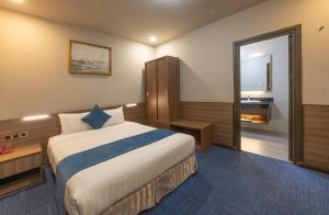 Postel nebo postele na pokoji v ubytování Rum Vang Hotel Da Lat