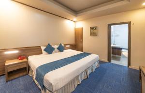 Postel nebo postele na pokoji v ubytování Rum Vang Hotel Da Lat