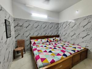 Postel nebo postele na pokoji v ubytování Siva Lodge
