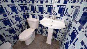 Aquaville Dorado Moderna A Studio 7的一间浴室
