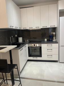 Galeriebild der Unterkunft Three with 2 Baths in Evosmos in Thessaloniki + 8 Fotos
