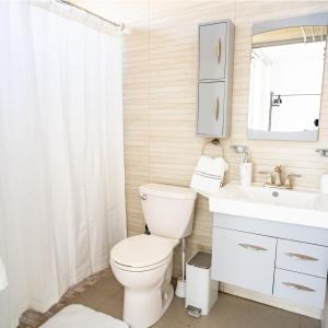 Aquaville Dorado Moderna A Studio 7的一间浴室