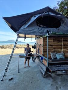 Off Grid Explorers - 4x4 Campers! vendégei