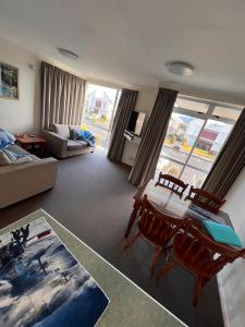 Posezení v ubytování Methven Mountain View Apartment + 35 fotografií