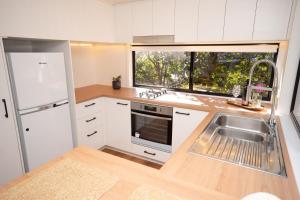 Φωτογραφία από το άλμπουμ του Waterlily Tinyhouse σε Clothiers Creek +20 φωτογραφίες