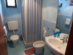 a bathroom with a shower and a toilet and a sink at B&B Figli Dei Fiori in Realmonte