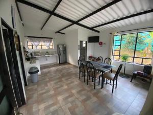 a kitchen and dining room with a table and chairs at CASALOMA in La Vega