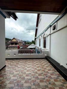 Balkoni atau teres di Zhouhao hotel +16 gambar