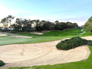 Гольф на территории дома для отпуска или поблизости