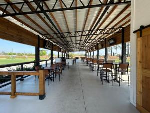 Ресторан / где поесть в Disney & Legoland Retreat Family-Friendly Getaway NEWLY RENOVATED