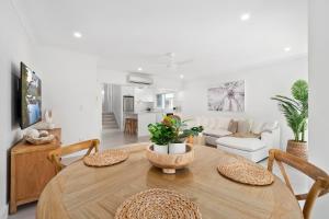 Gallery image of Beach Tropics at The Ribbons Clifton Beach in Clifton Beach +15 photos